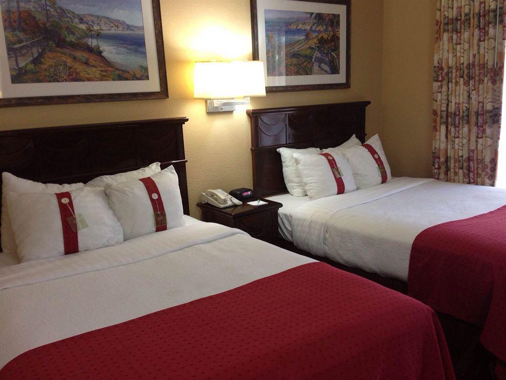 Red Roof Inn Plus & Suites Tampa Extérieur photo