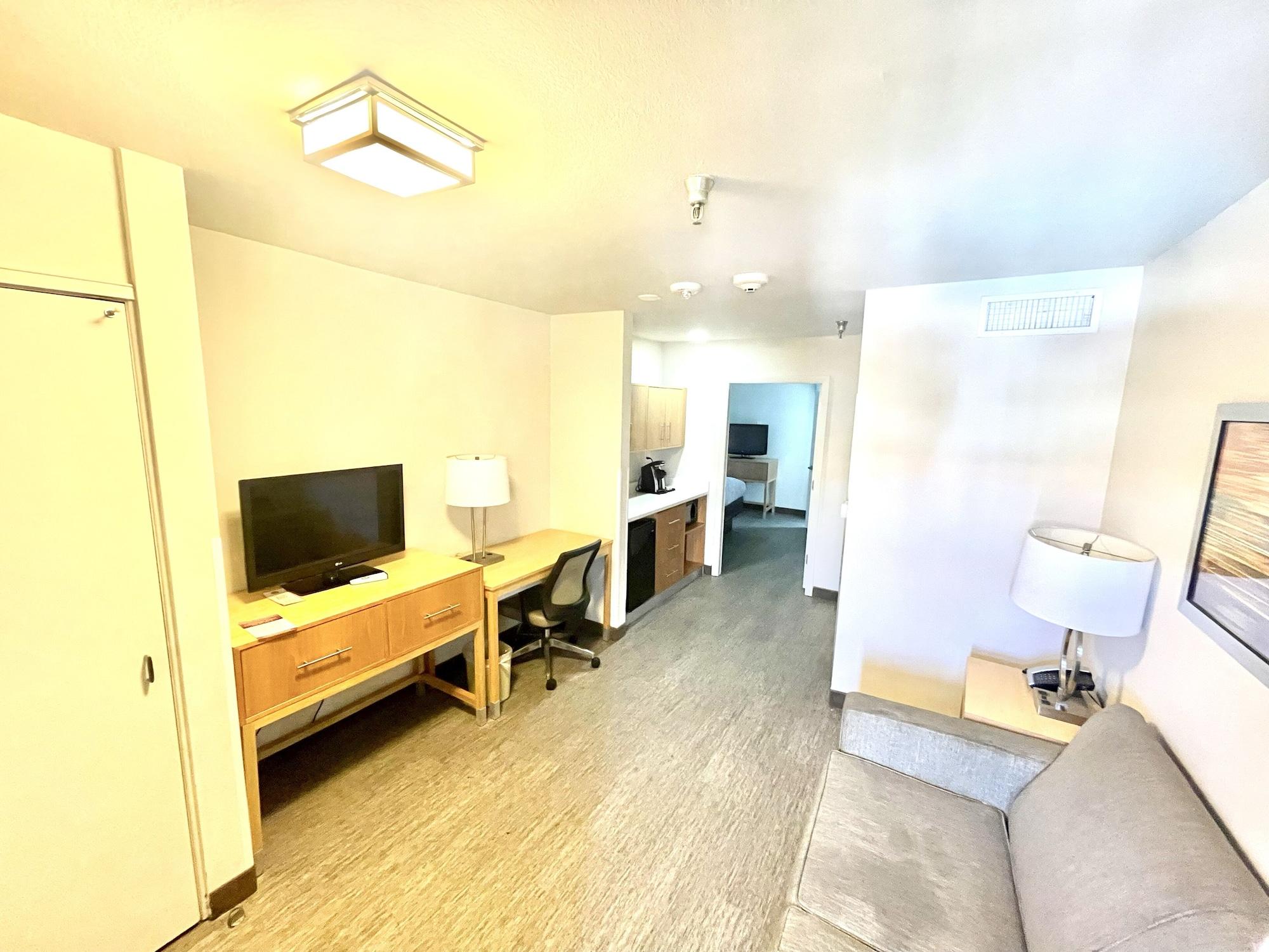 Red Roof Inn Plus & Suites Tampa Extérieur photo