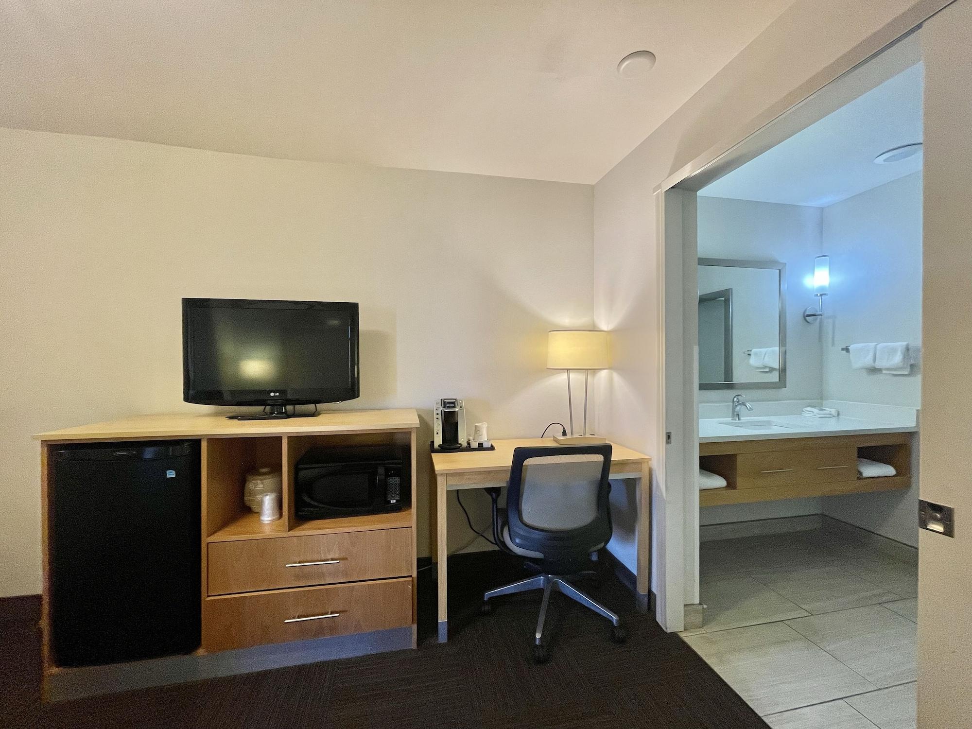 Red Roof Inn Plus & Suites Tampa Extérieur photo