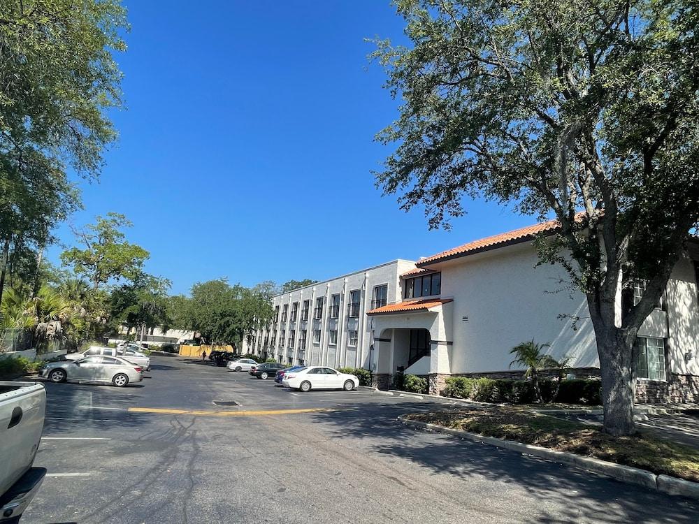 Red Roof Inn Plus & Suites Tampa Extérieur photo