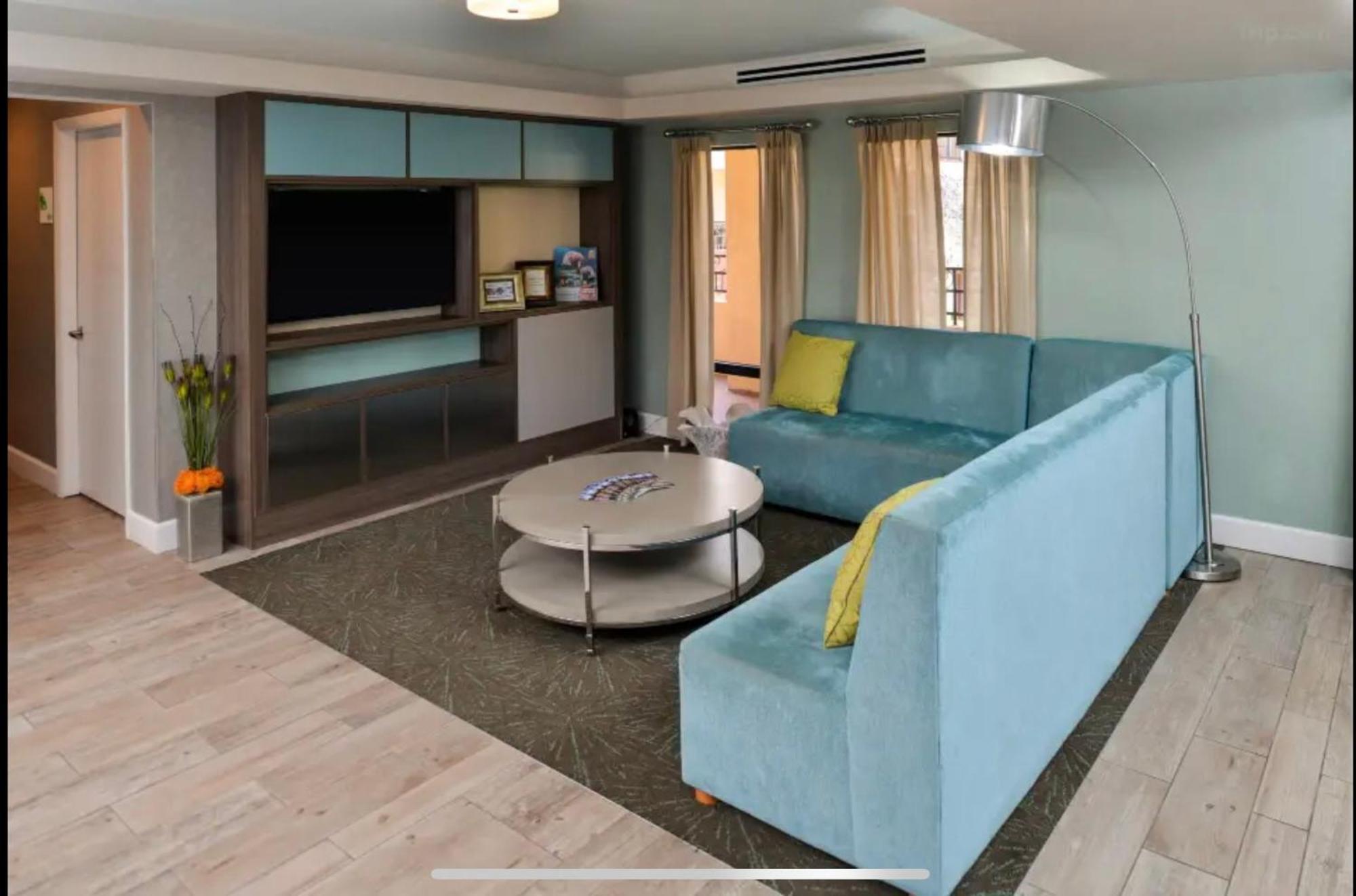 Red Roof Inn Plus & Suites Tampa Extérieur photo