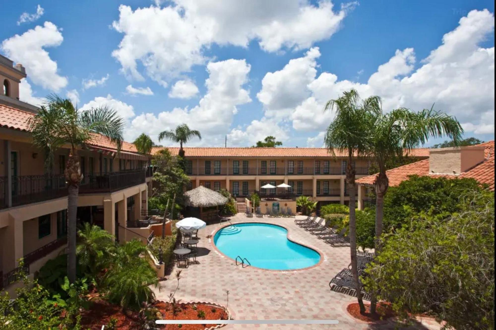 Red Roof Inn Plus & Suites Tampa Extérieur photo