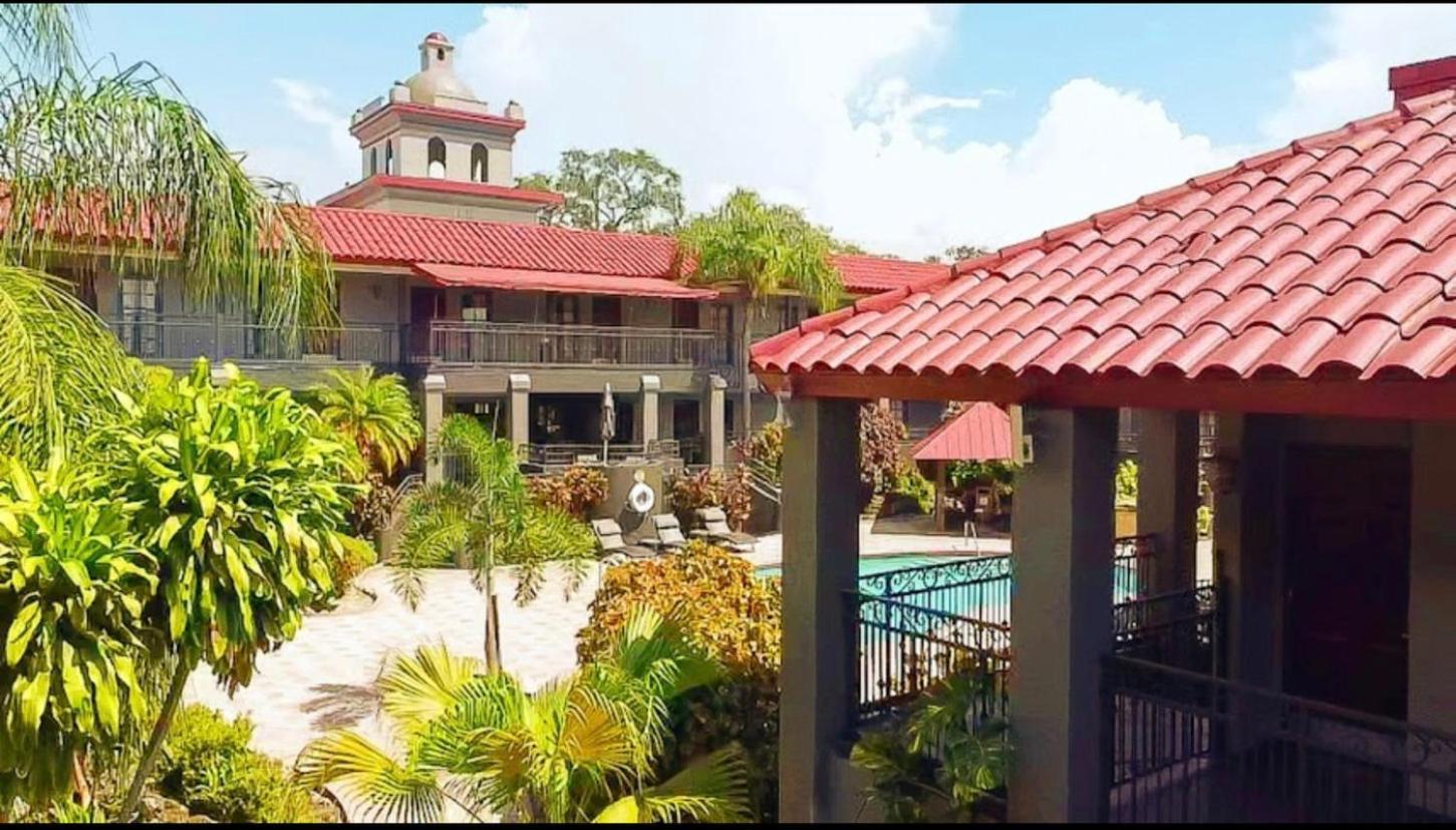 Red Roof Inn Plus & Suites Tampa Extérieur photo