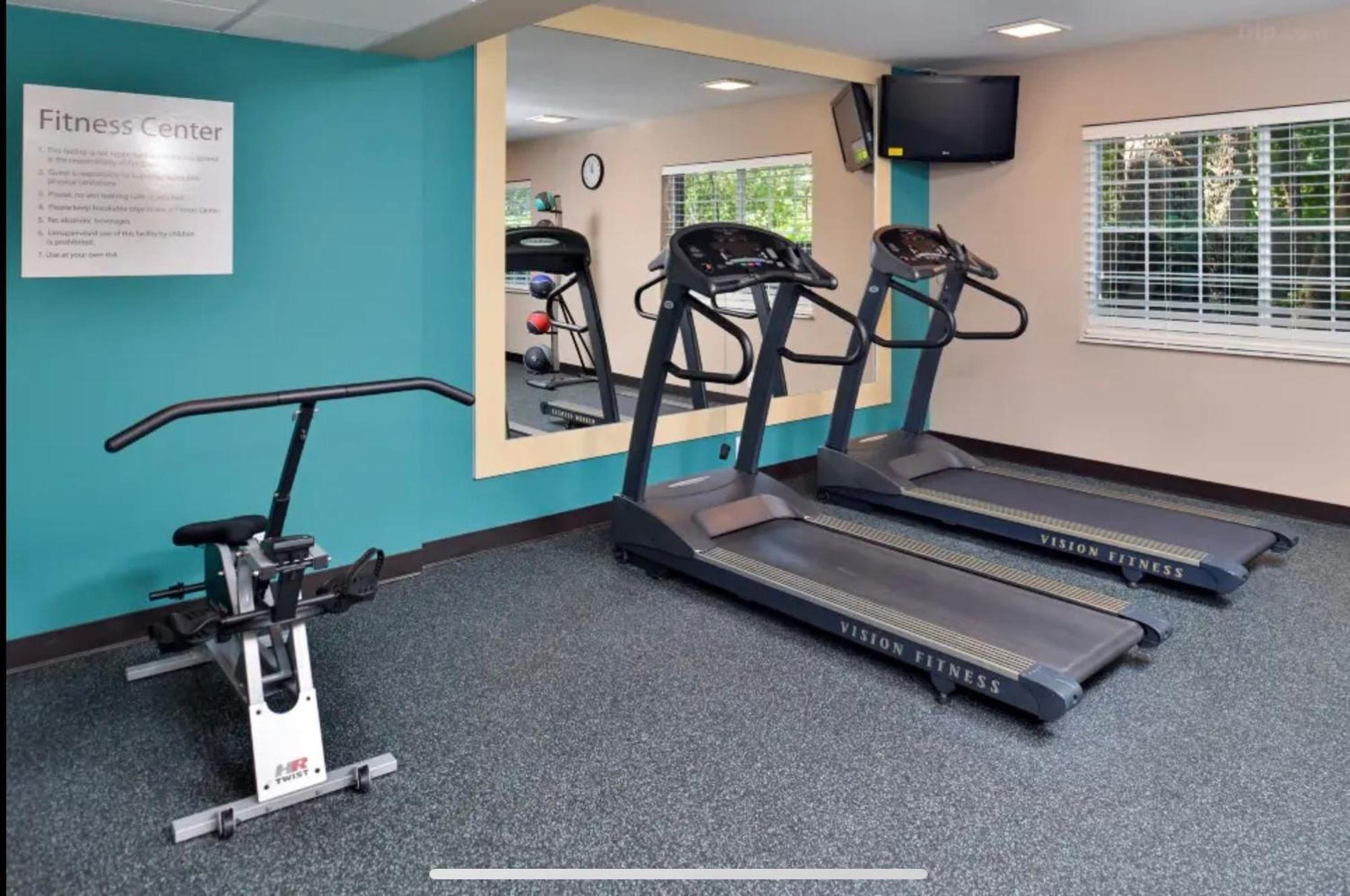 Red Roof Inn Plus & Suites Tampa Extérieur photo