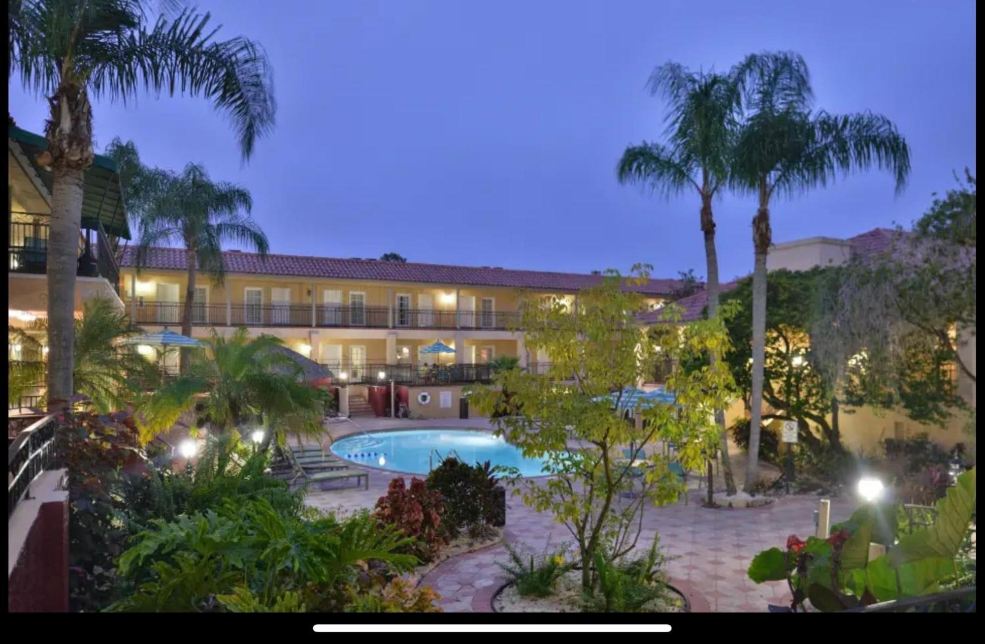 Red Roof Inn Plus & Suites Tampa Extérieur photo