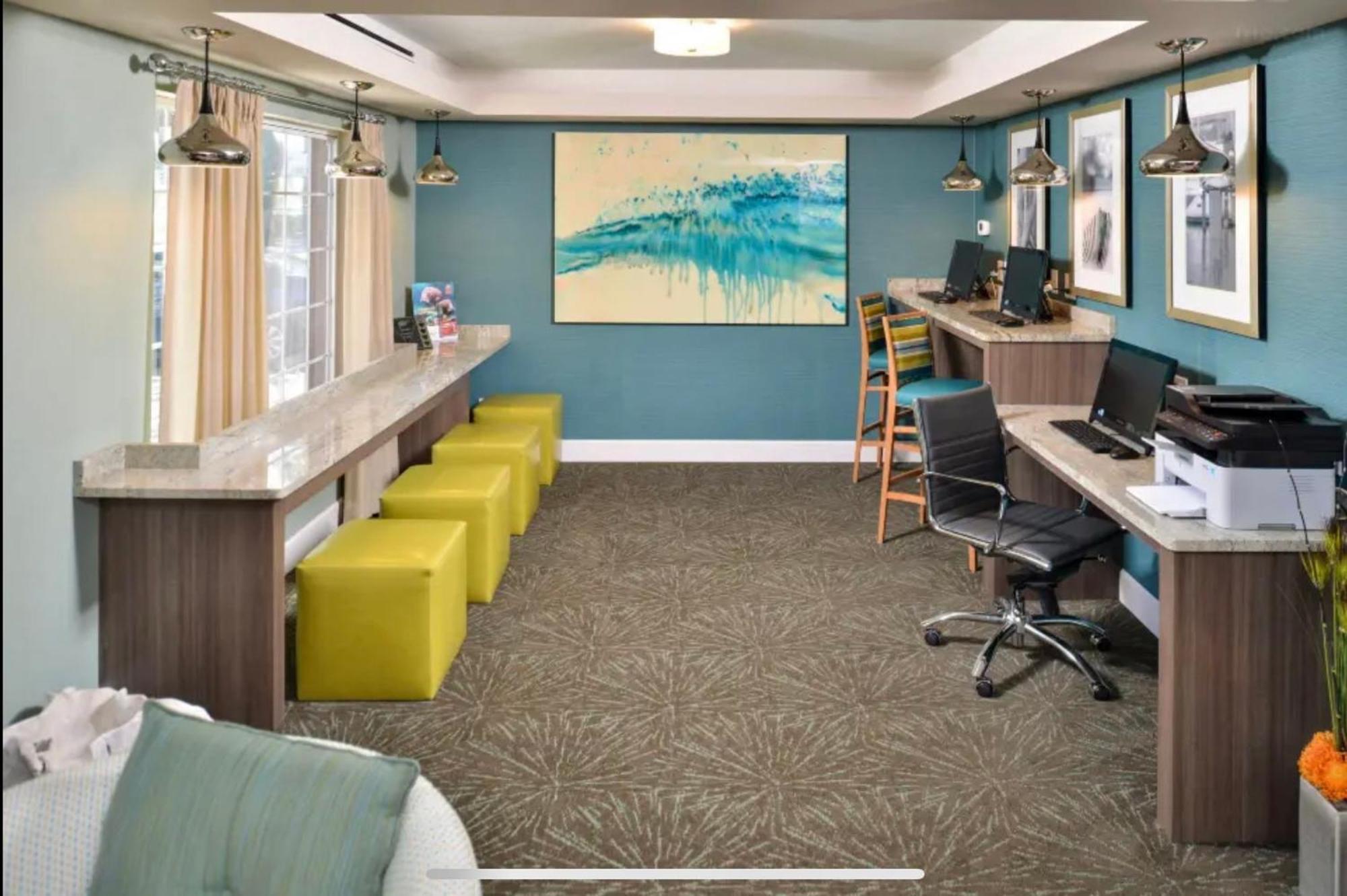 Red Roof Inn Plus & Suites Tampa Extérieur photo