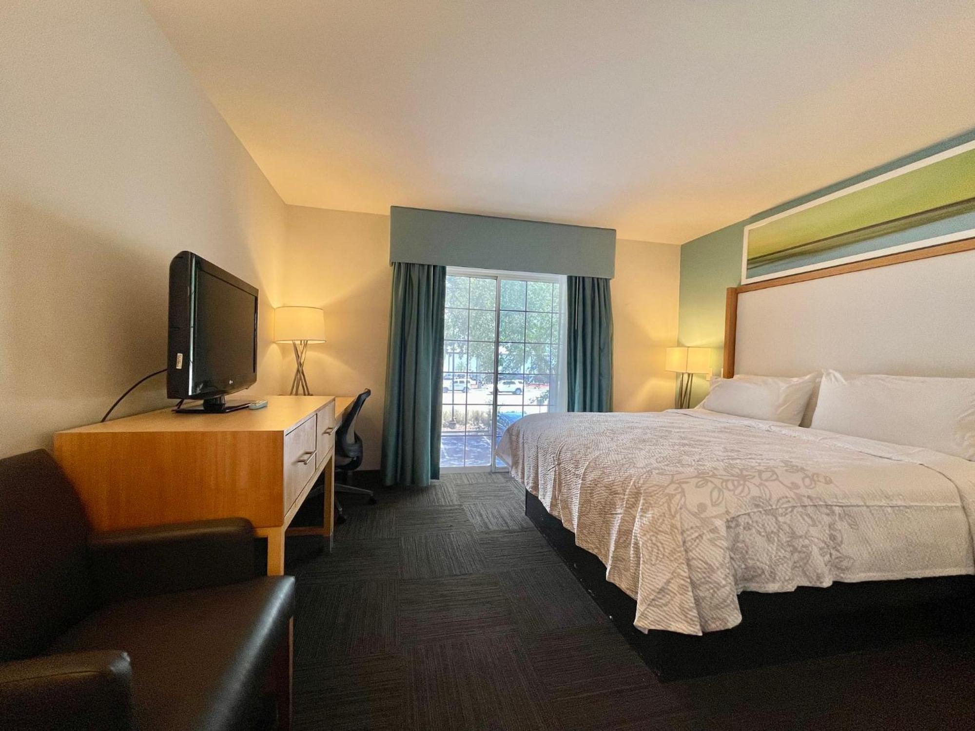 Red Roof Inn Plus & Suites Tampa Extérieur photo