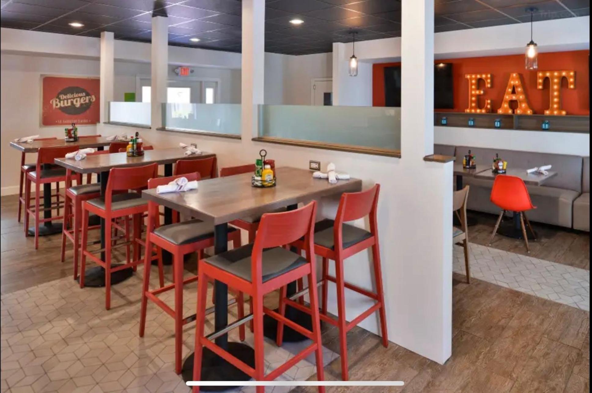 Red Roof Inn Plus & Suites Tampa Extérieur photo