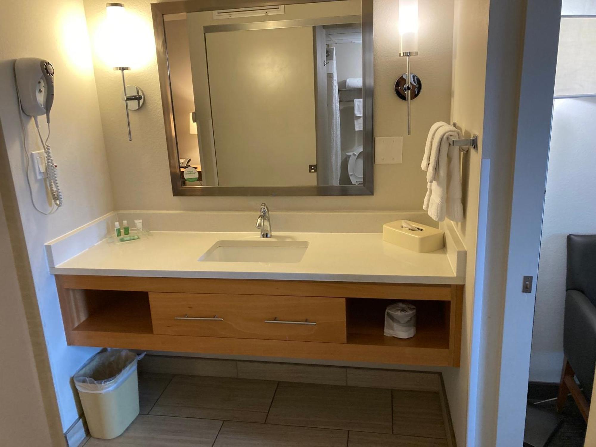 Red Roof Inn Plus & Suites Tampa Extérieur photo