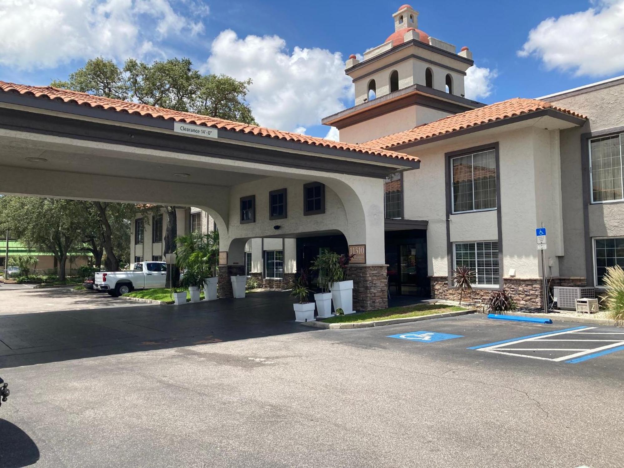 Red Roof Inn Plus & Suites Tampa Extérieur photo