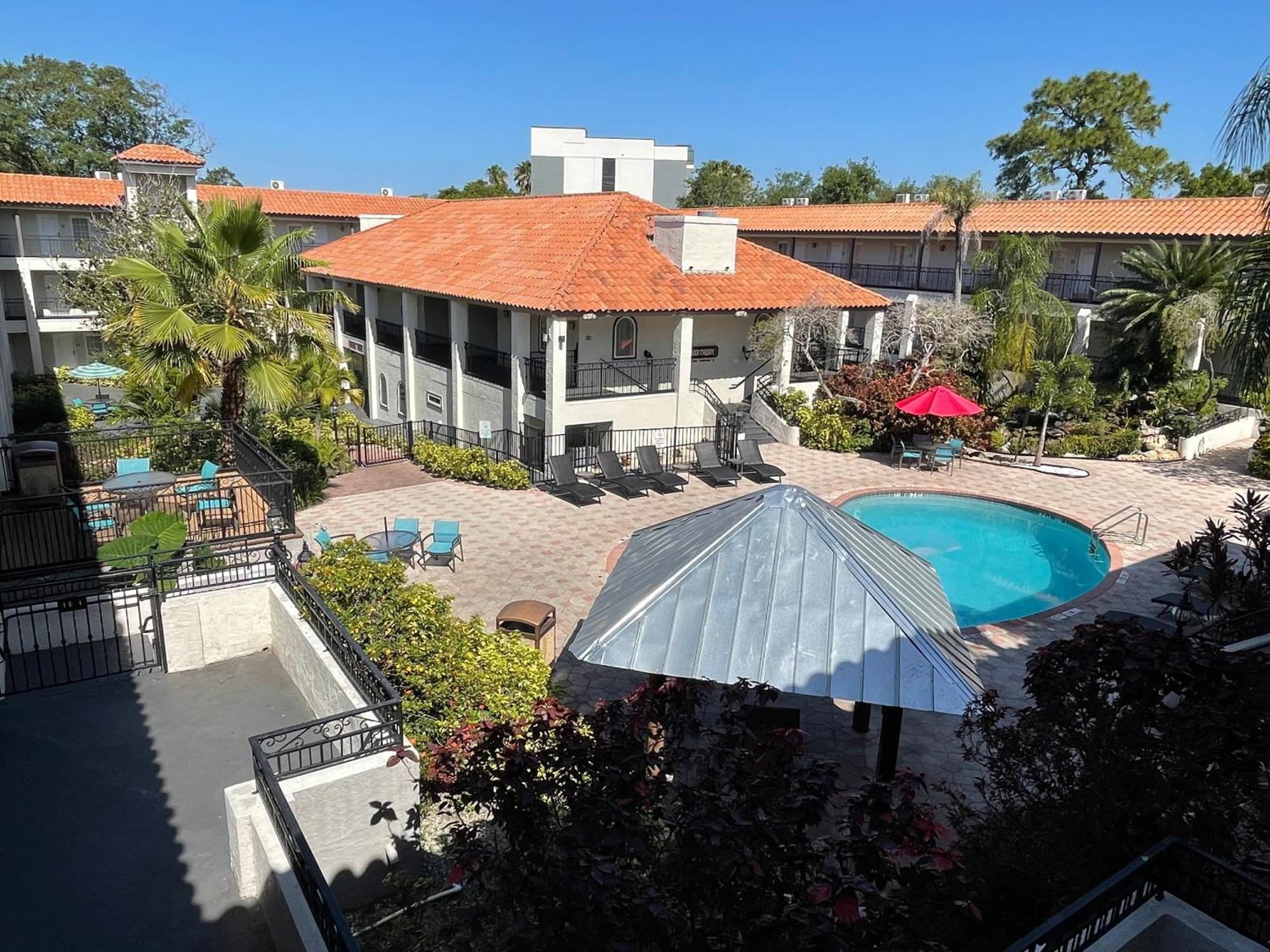 Red Roof Inn Plus & Suites Tampa Extérieur photo