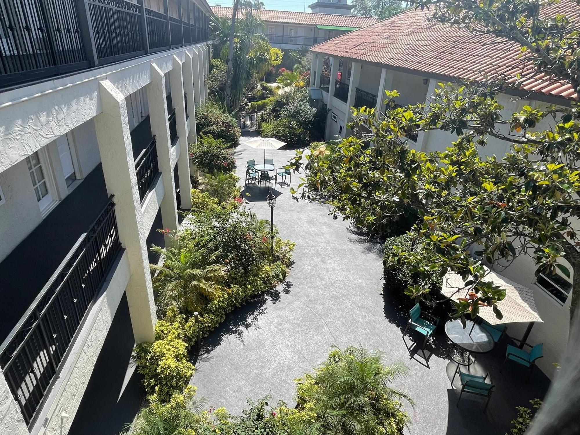 Red Roof Inn Plus & Suites Tampa Extérieur photo