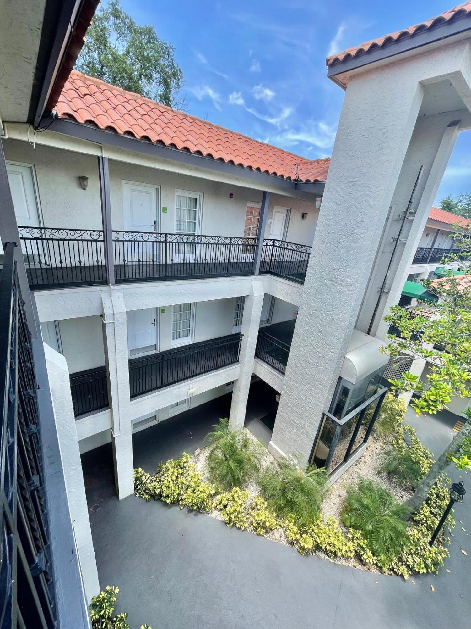 Red Roof Inn Plus & Suites Tampa Extérieur photo