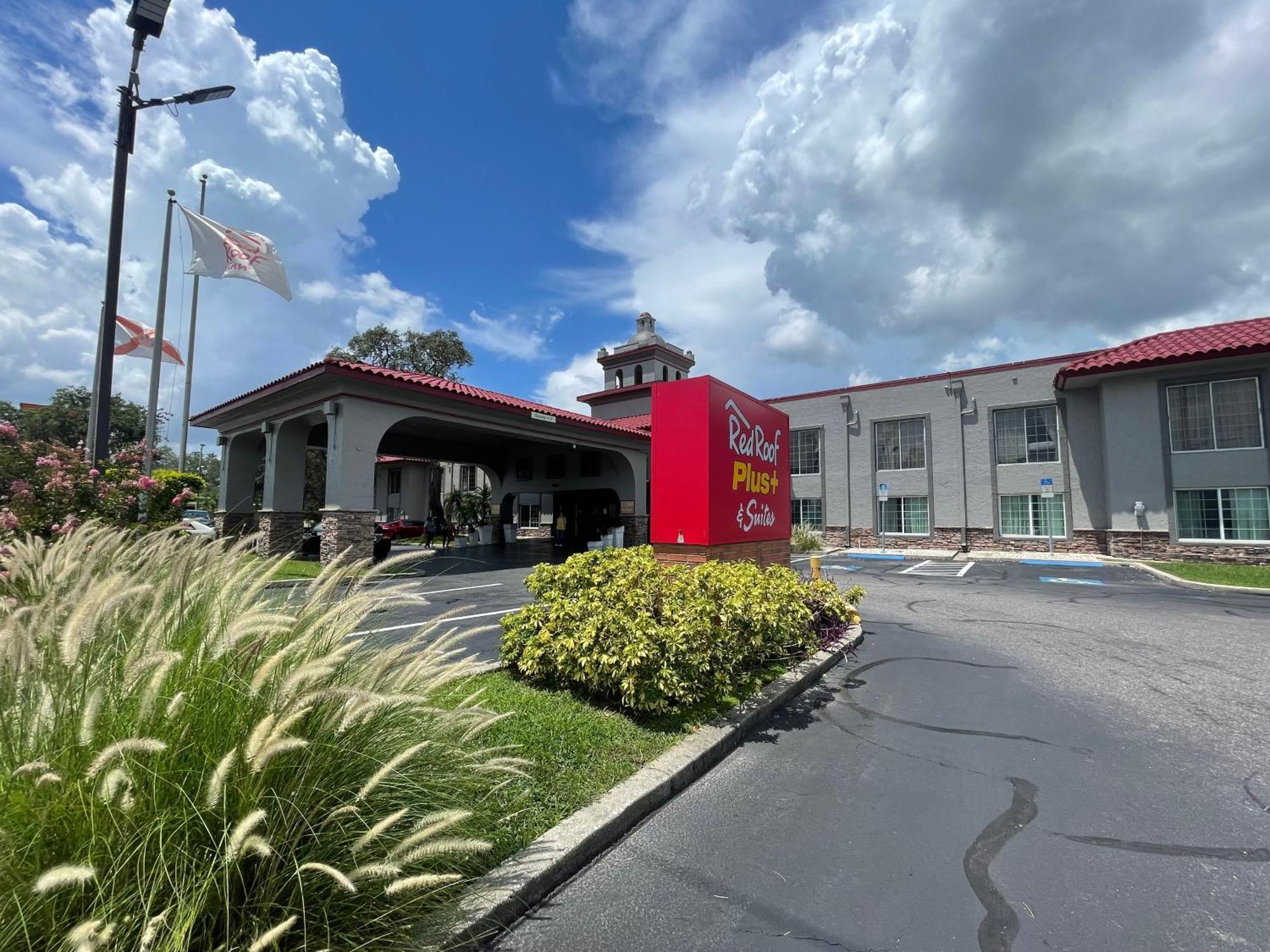 Red Roof Inn Plus & Suites Tampa Extérieur photo