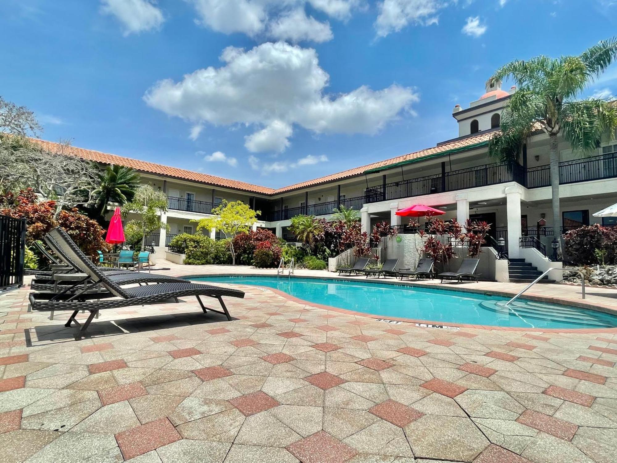 Red Roof Inn Plus & Suites Tampa Extérieur photo