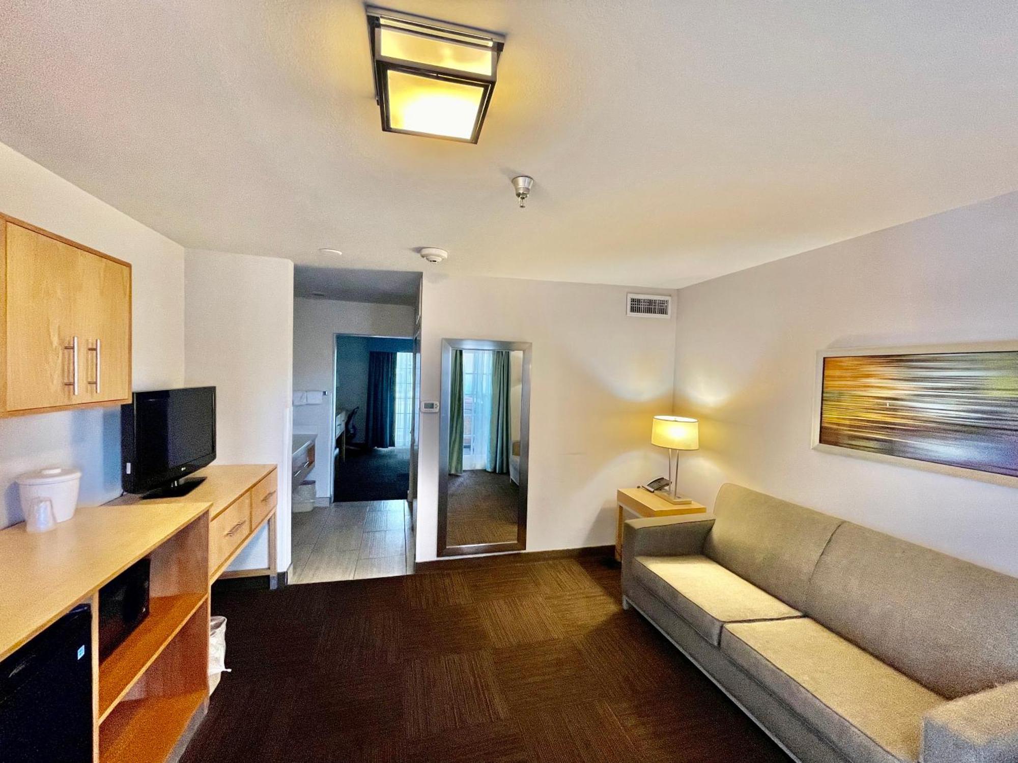 Red Roof Inn Plus & Suites Tampa Chambre photo