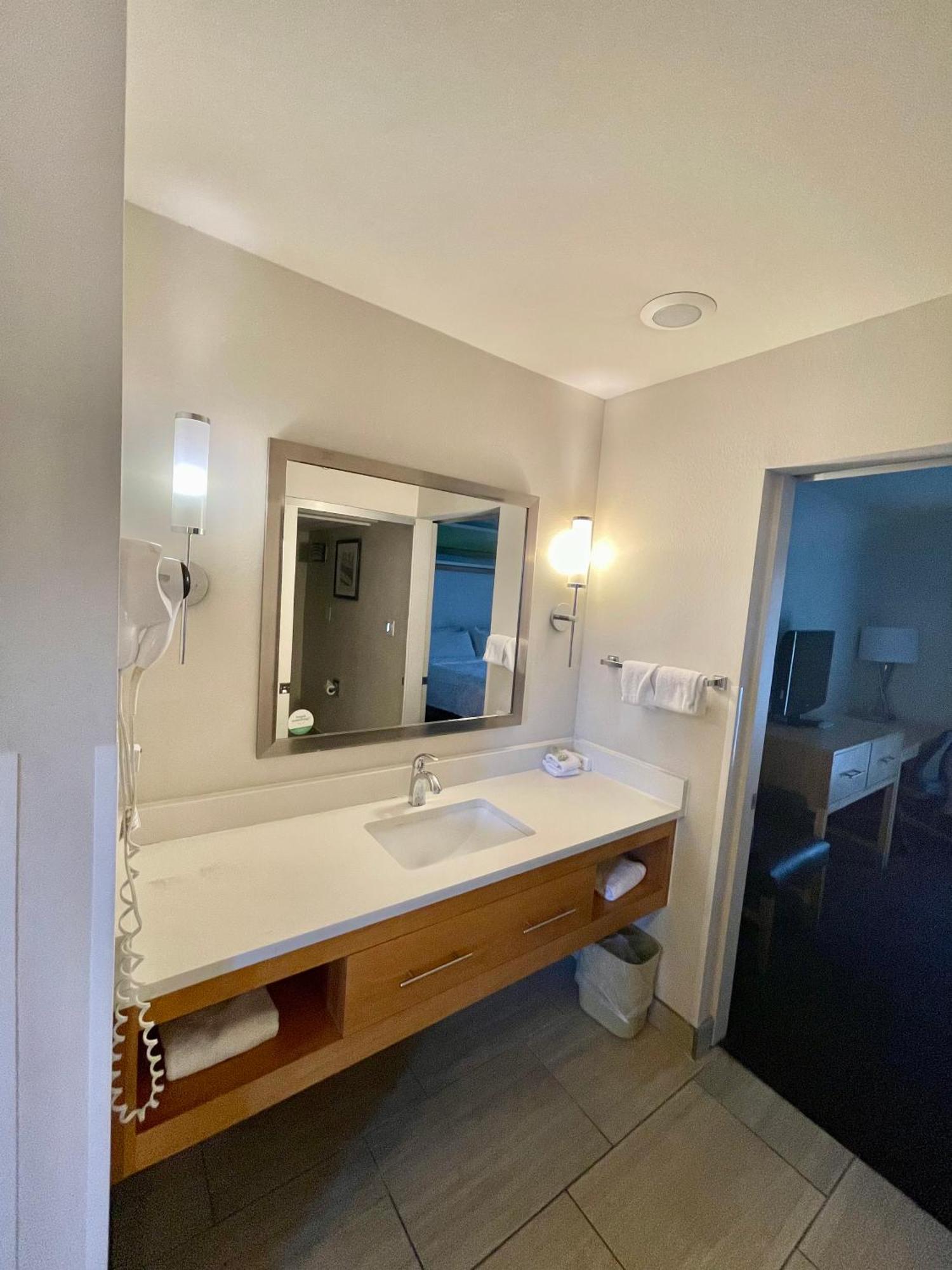 Red Roof Inn Plus & Suites Tampa Chambre photo