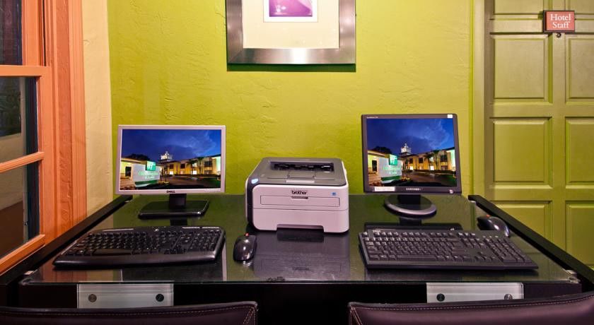 Red Roof Inn Plus & Suites Tampa Facilités photo